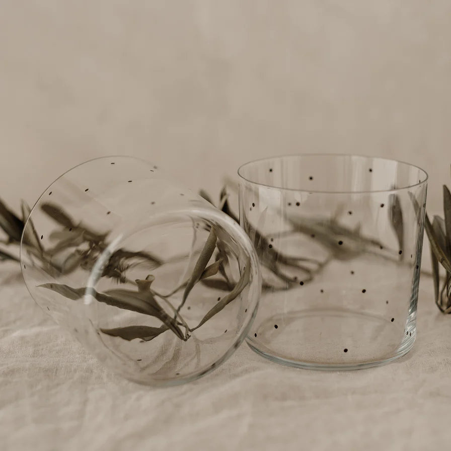 Set van 2 glazen met zwarte stippen