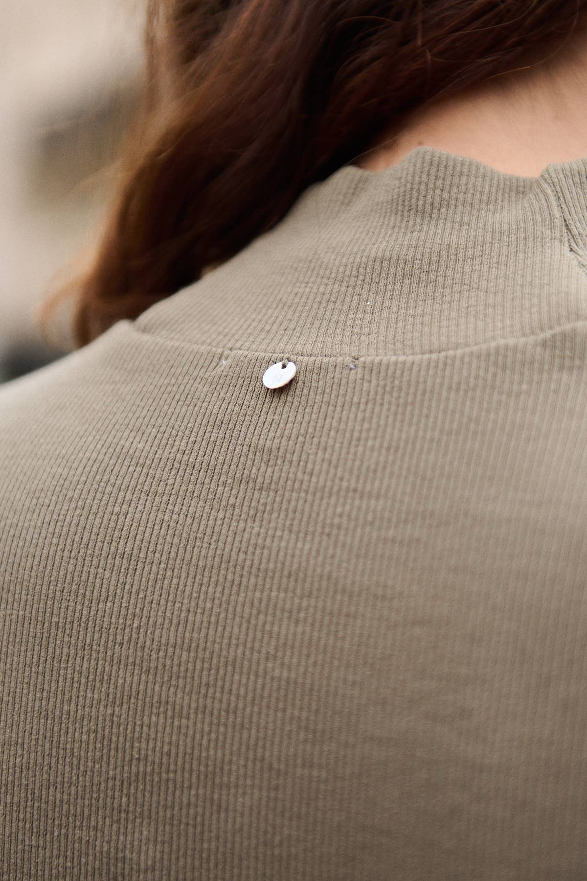 Geribbelde katoenen trui met opstaande kraag