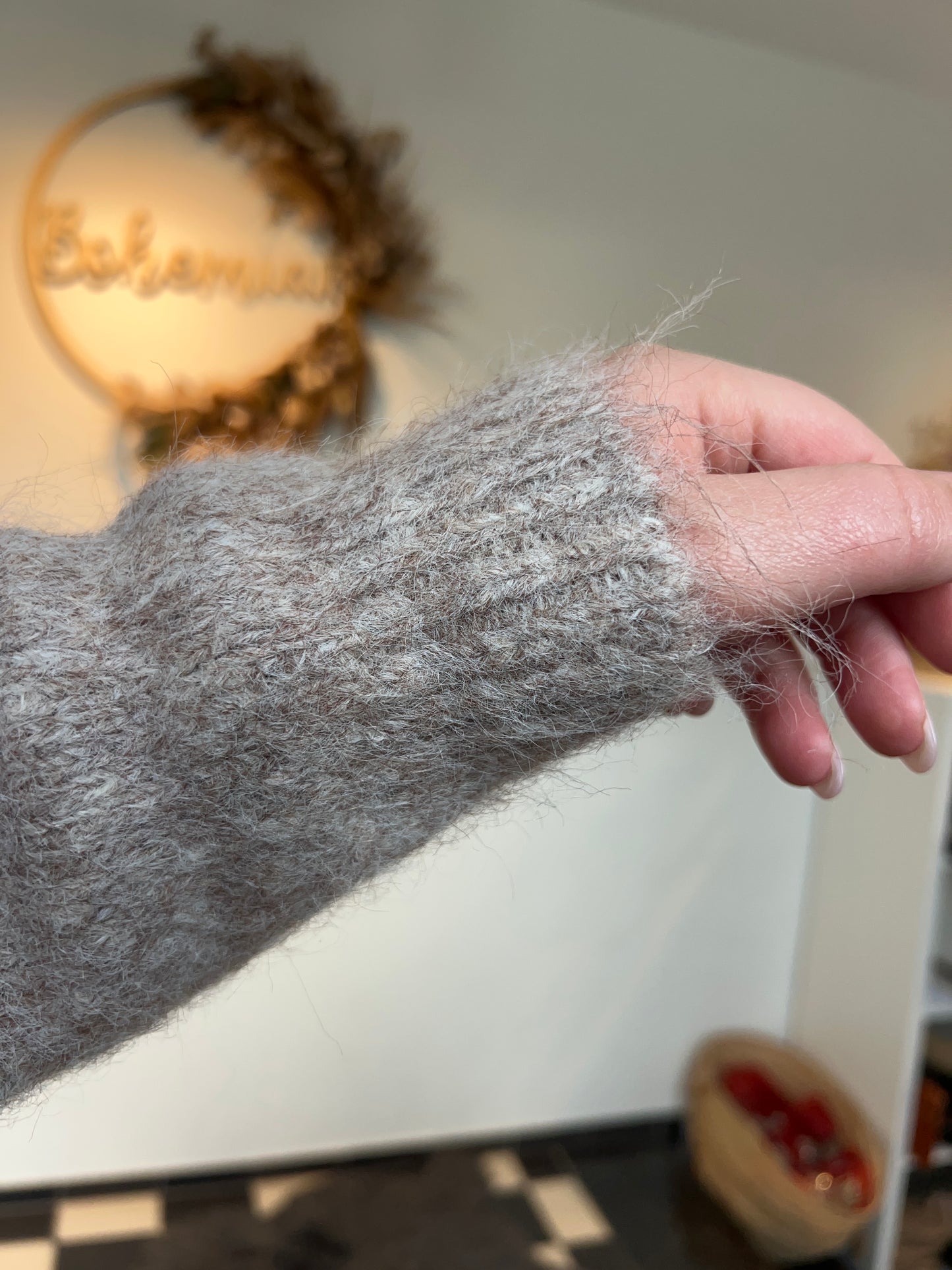 Amélie soft knit café au lait close-up - warme bruine knit