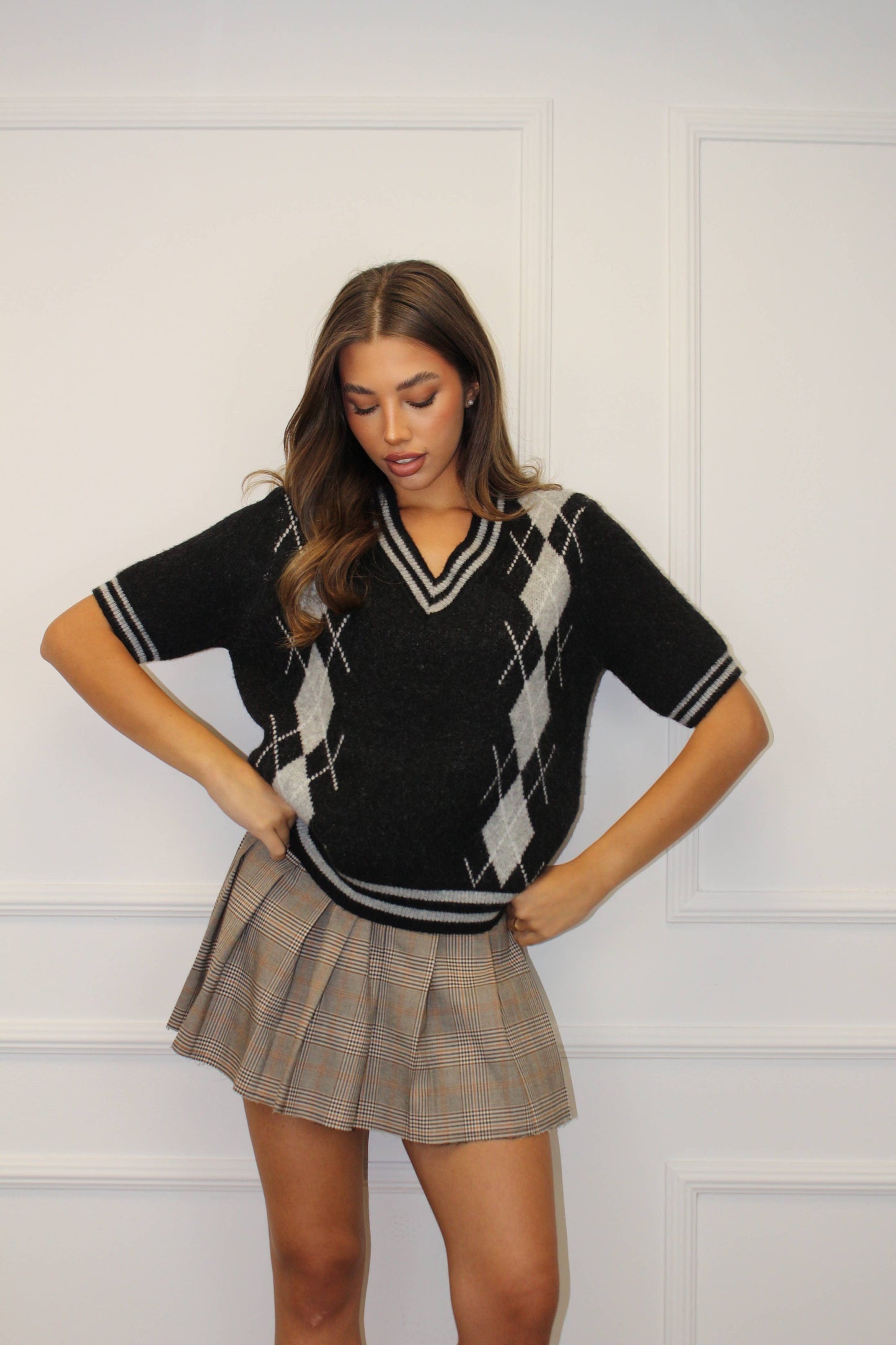 V-hals trui met korte mouwen en argyle patroon