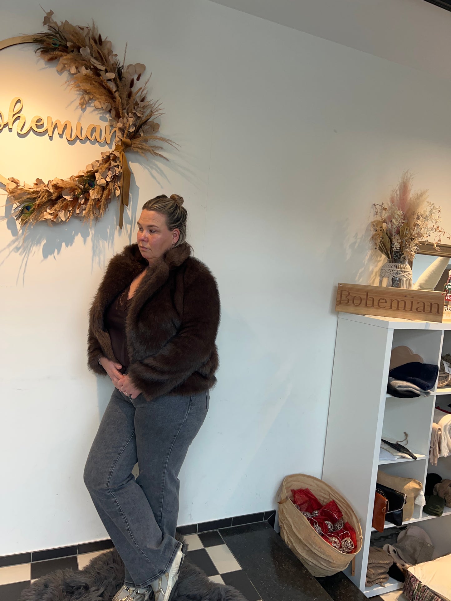 Noor Wide Grey jeans achterkant - 100% katoen zonder stretch