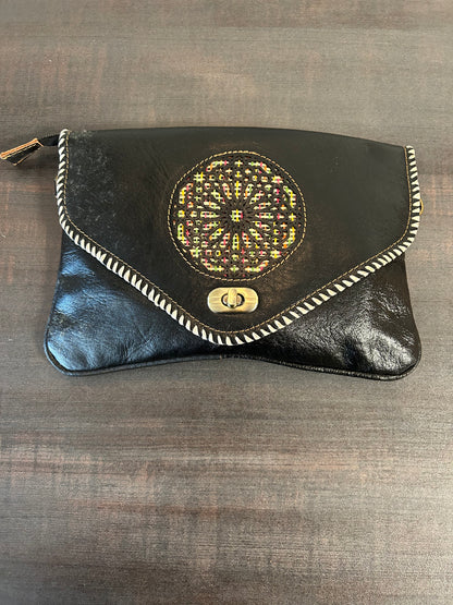 Ellie - black clutch